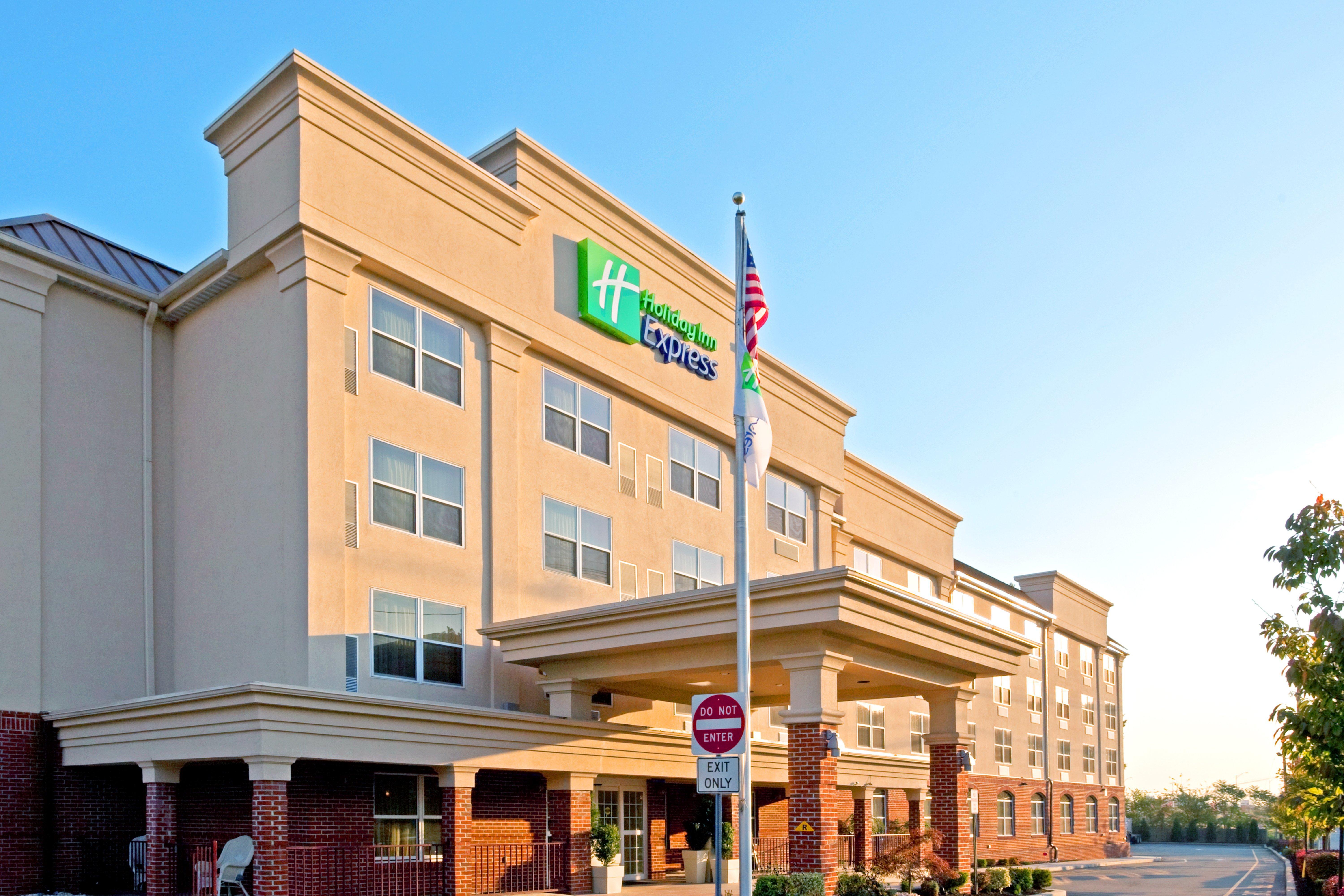 Holiday Inn Express Woodbridge, An Ihg Hotel Avenel Exterior photo