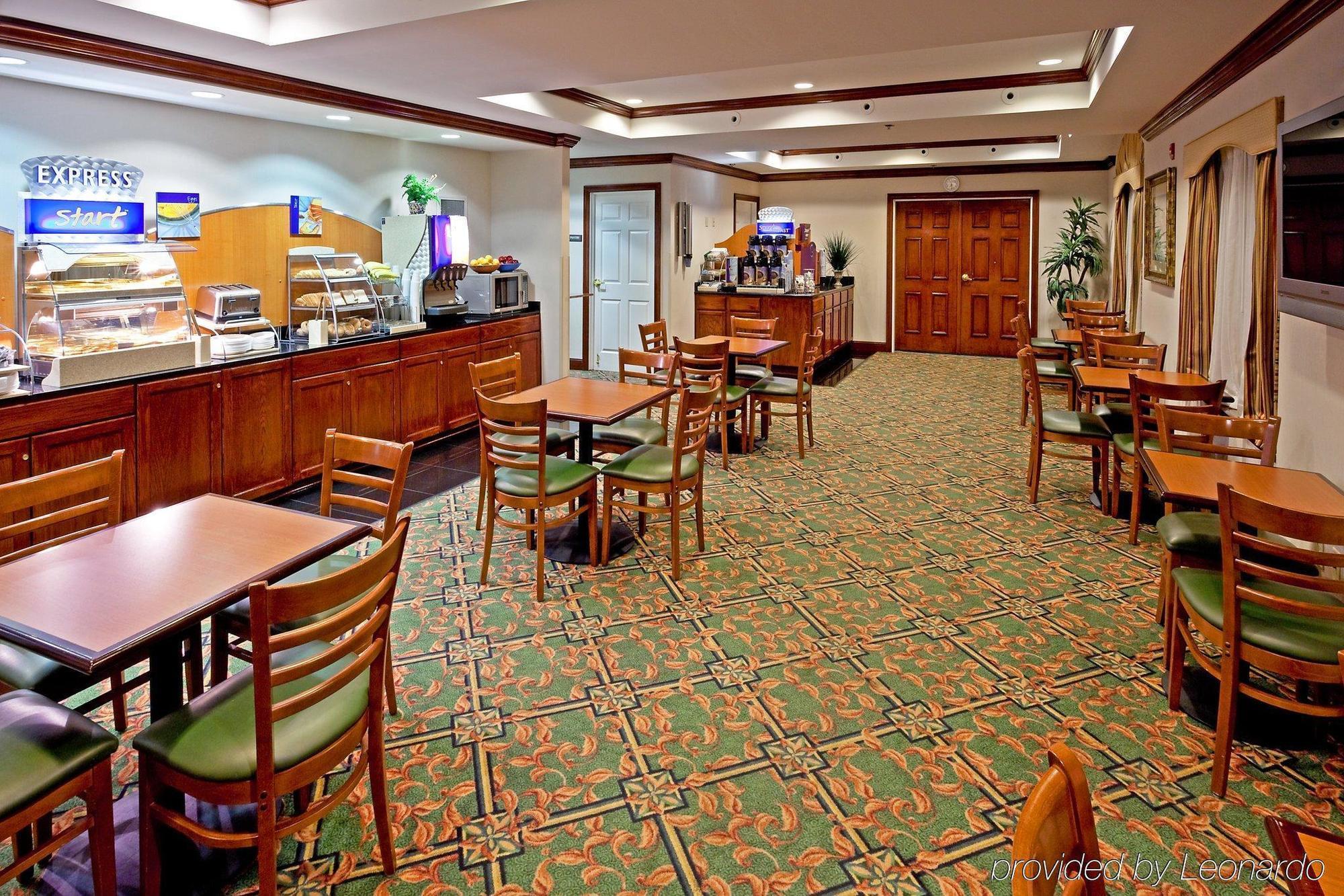 Holiday Inn Express Woodbridge, An Ihg Hotel Avenel Restaurant photo